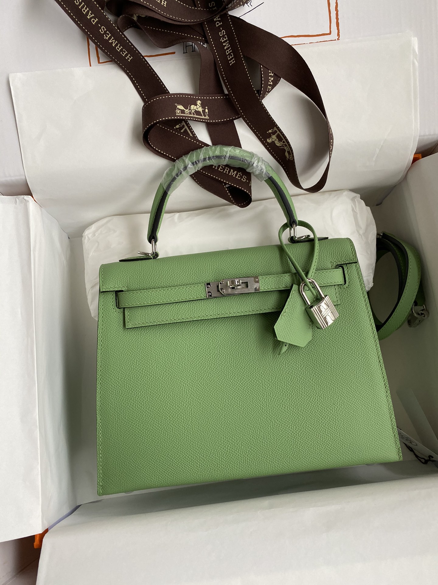 Hermes Kelly 28cm Handbag Shoulder Bag in Green Kiwi Epsom Leather